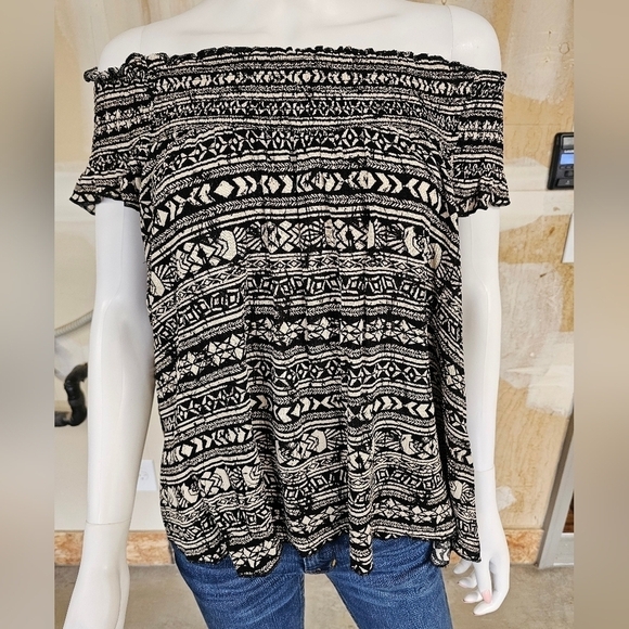 Mossimo Supply Off The Shoulder Abstract Print Top Size XL - Picture 2 of 10